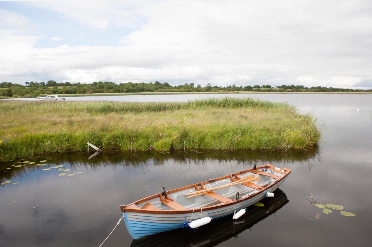 Villa Inviting 4-Bed House In Strokestown Esterno foto