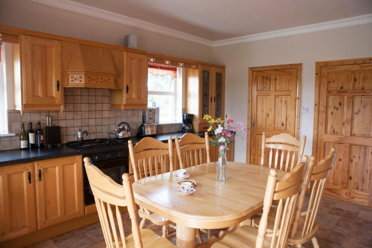 Villa Inviting 4-Bed House In Strokestown Esterno foto
