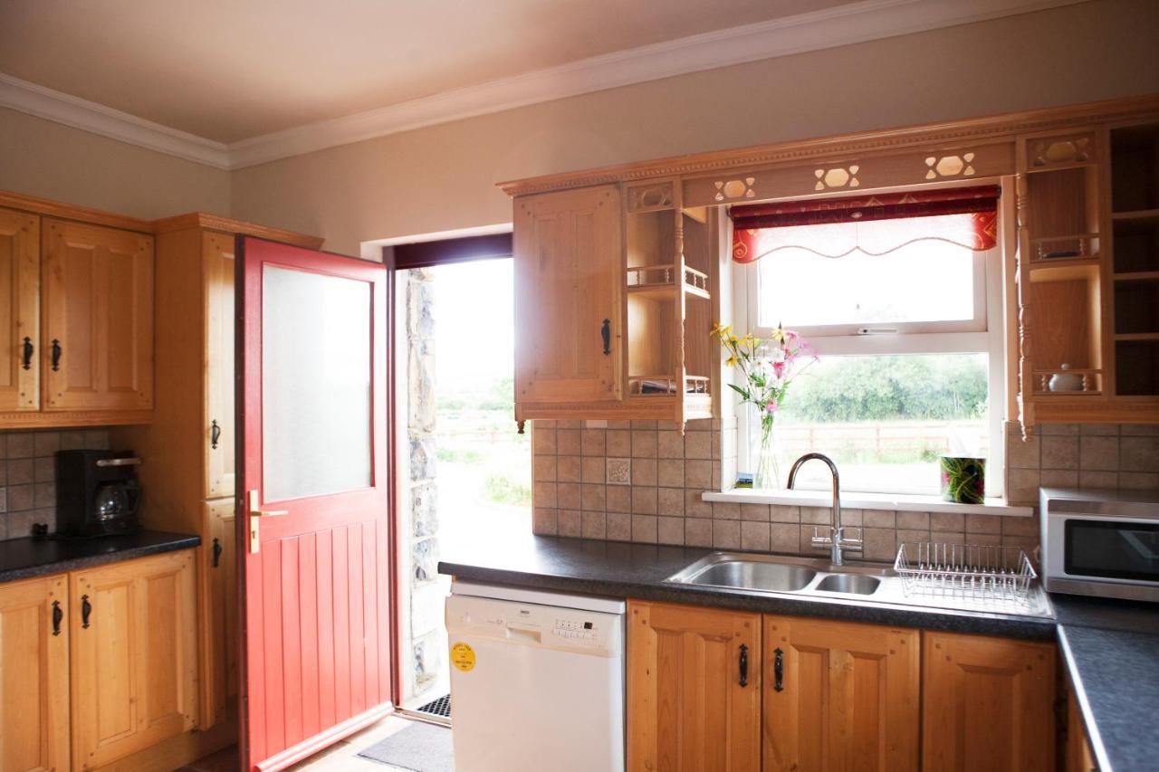 Villa Inviting 4-Bed House In Strokestown Esterno foto